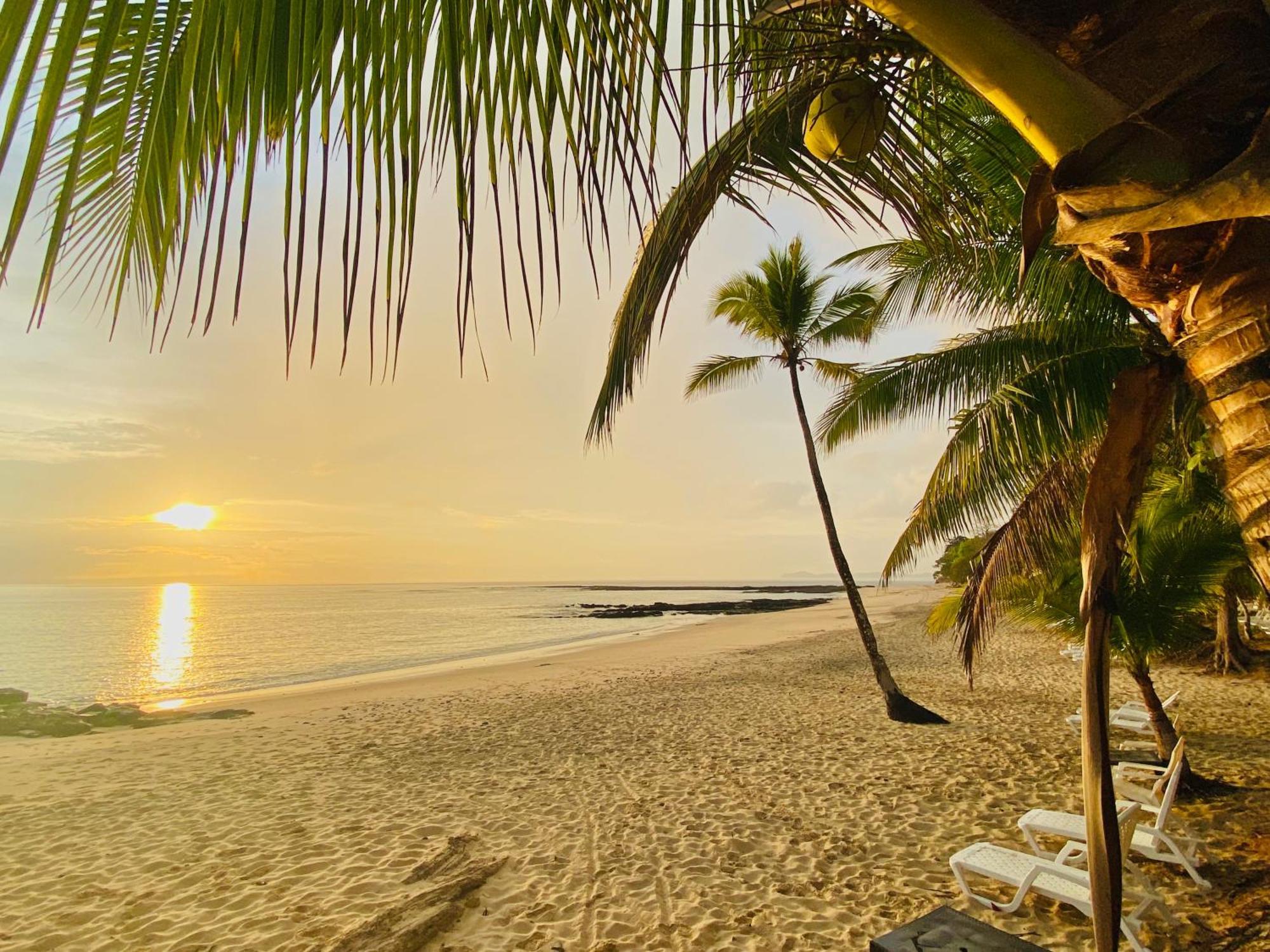 Sonny Island Resort Cabanas Frente Al Mar Punta Bajo Rico ภายนอก รูปภาพ